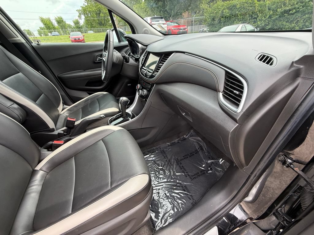 Used 2018 Chevrolet Trax Premier w/ Midnight Edition FWD image 41
