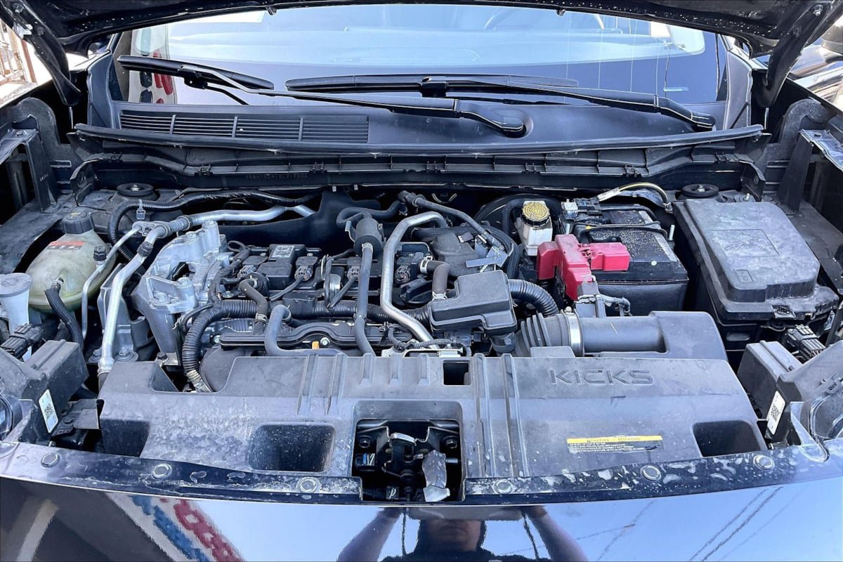 Used 2025 Nissan Kicks SR FWD image 10