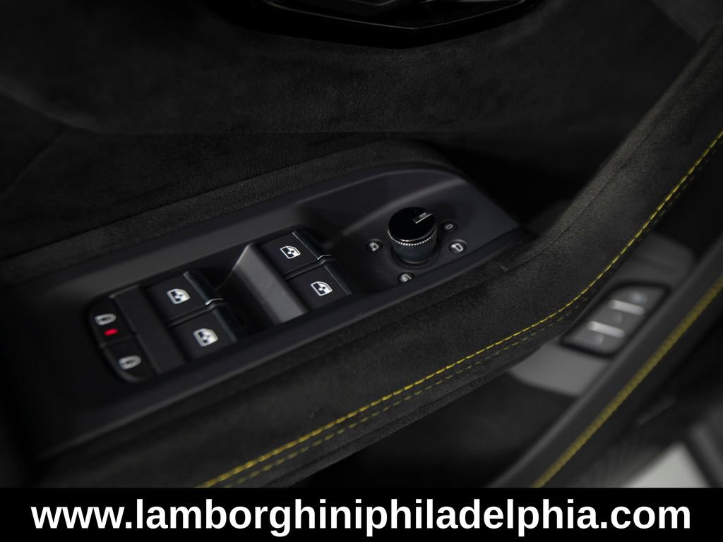 Used 2024 Lamborghini Urus Performante AWD/4WD image 12