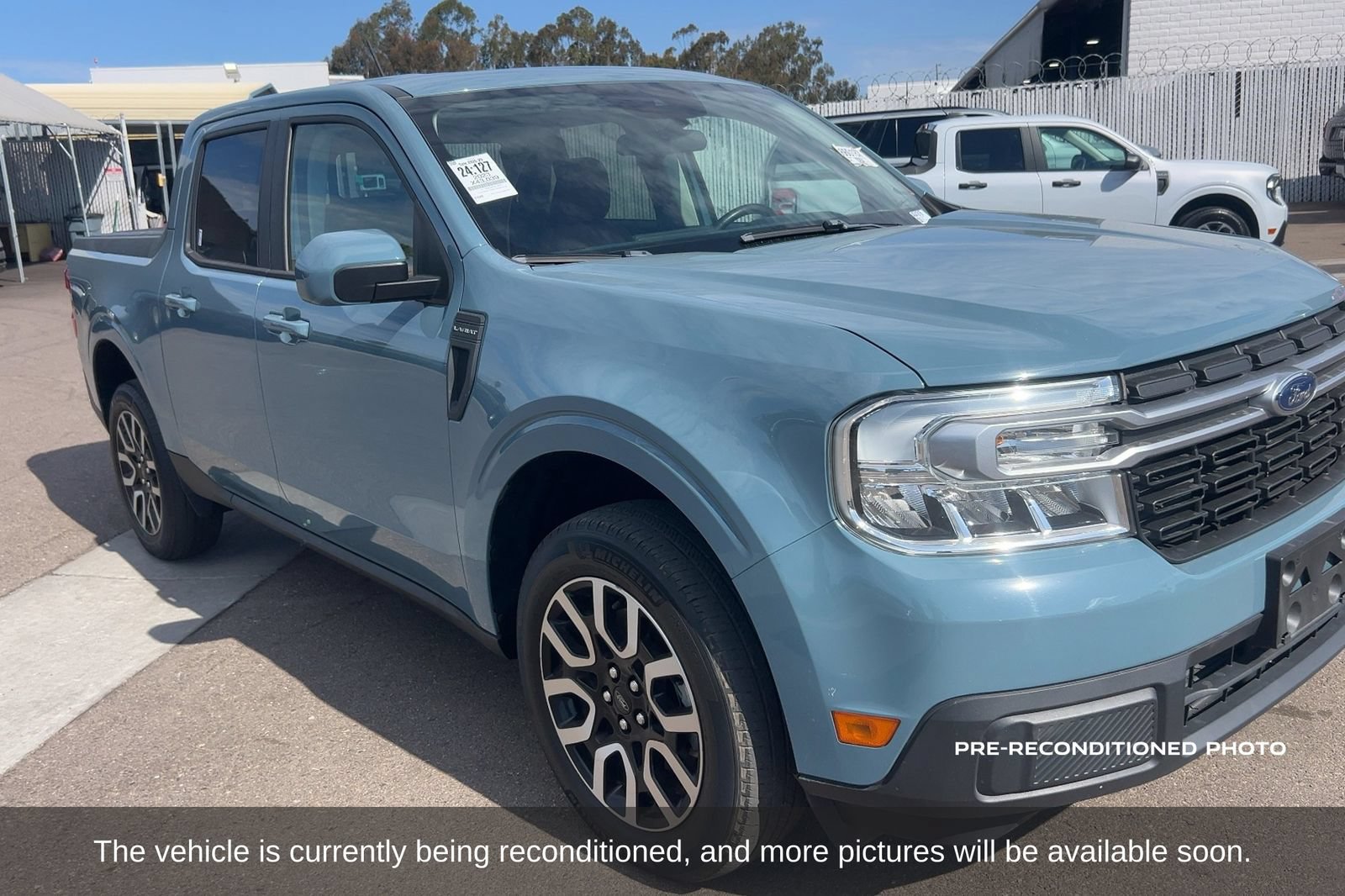 Used 2023 Ford Maverick Lariat w/ Lariat Luxury Package FWD image 3