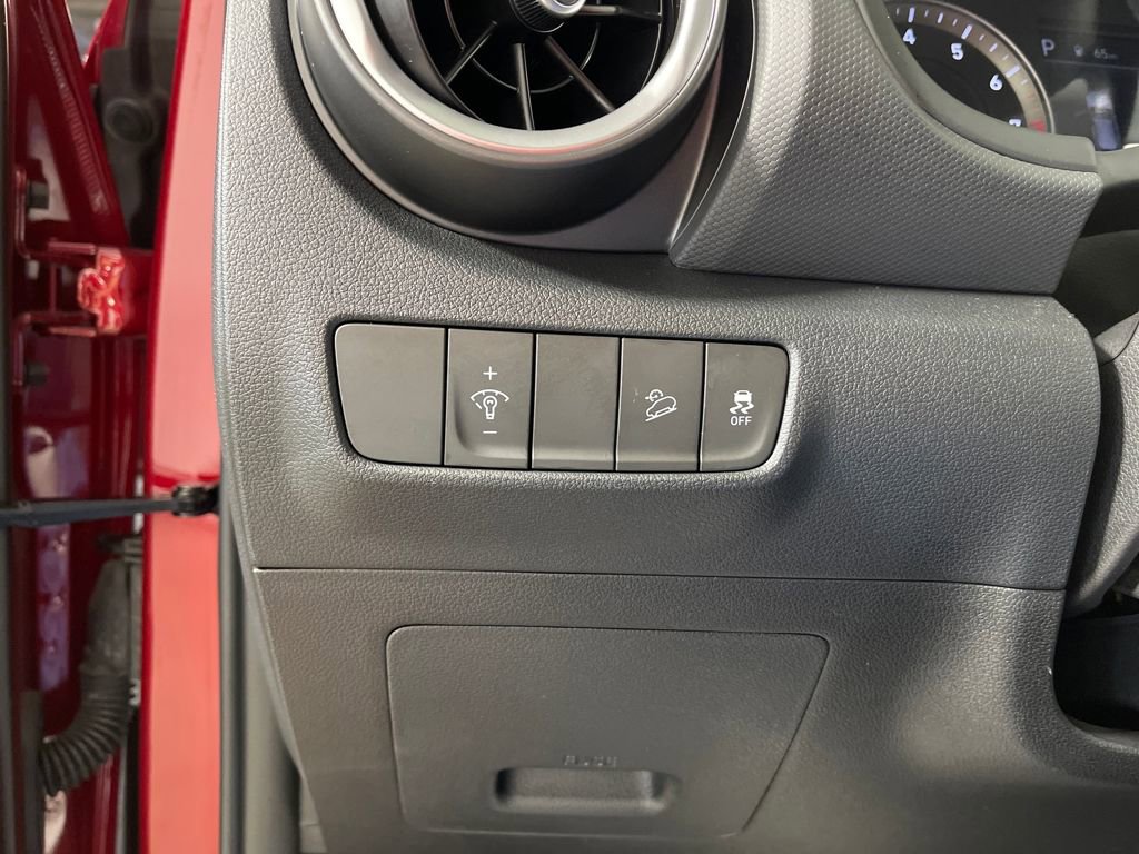 Certified 2023 Hyundai Kona SE w/ Cargo Package image 31