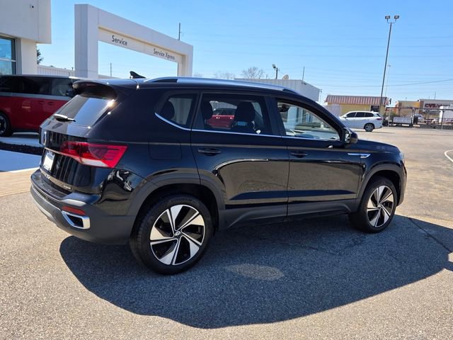 Used 2024 Volkswagen Taos SE image 14