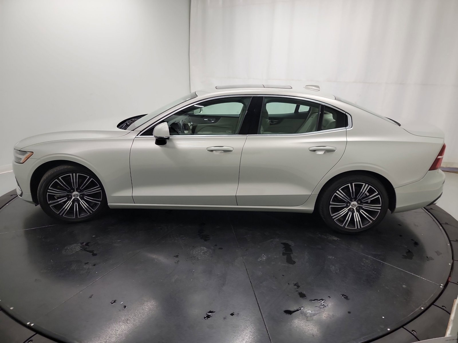 Used 2019 Volvo S60 T5 Inscription image 4
