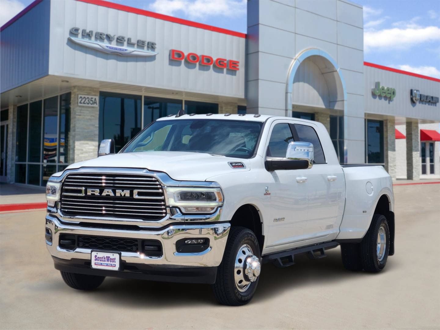 Used 2024 RAM 3500 Laramie w/ Chrome Bumper Package AWD/4WD image 2