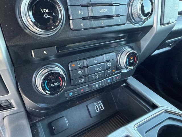 Used 2016 Ford F150 Platinum w/ Equipment Group 701A Luxury AWD/4WD image 33