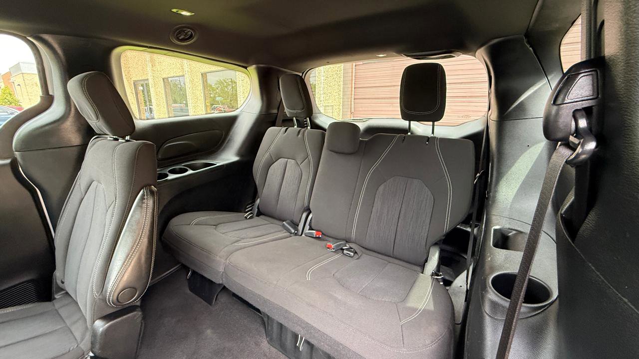 Used 2022 Chrysler Pacifica Touring FWD image 22