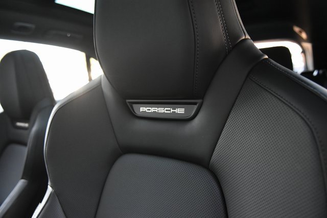 Certified 2025 Porsche Macan 4 Electric image 26