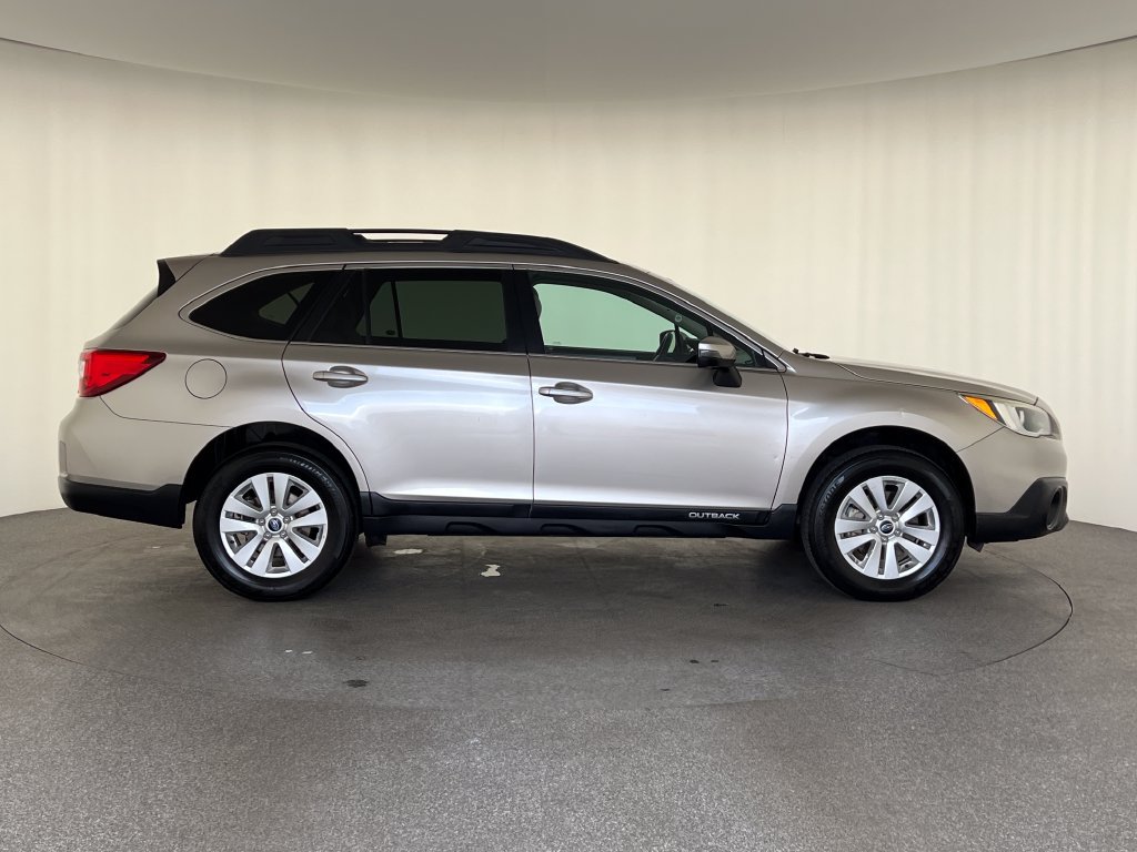 Used 2017 Subaru Outback 2.5i Premium AWD/4WD image 2