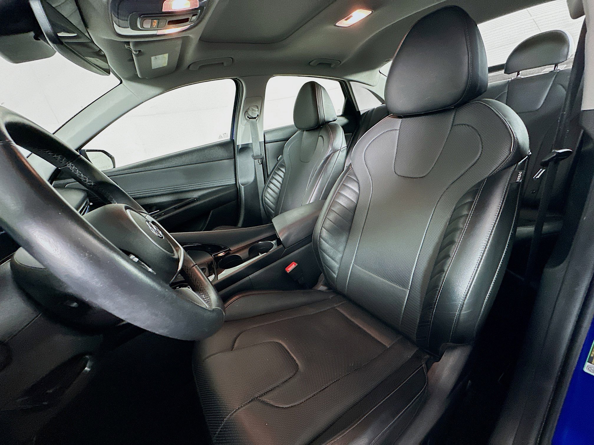 Used 2023 Hyundai Elantra Limited w/ Cargo Package image 13