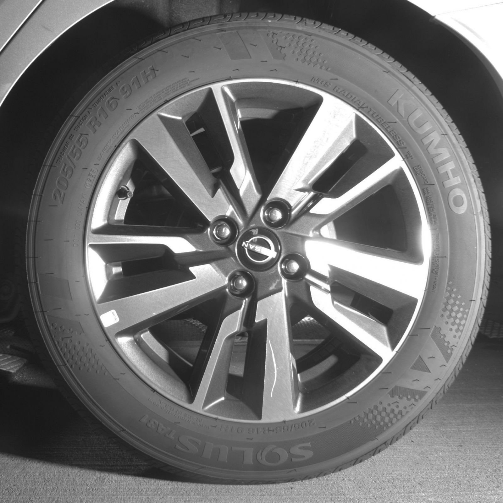 Used 2025 Nissan Versa SV FWD image 17