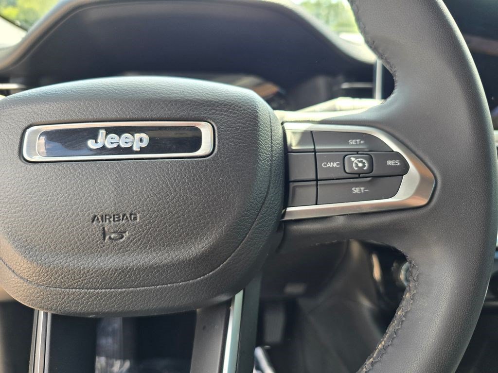Used 2023 Jeep Compass Latitude w/ Sun and Sound Group AWD/4WD image 19