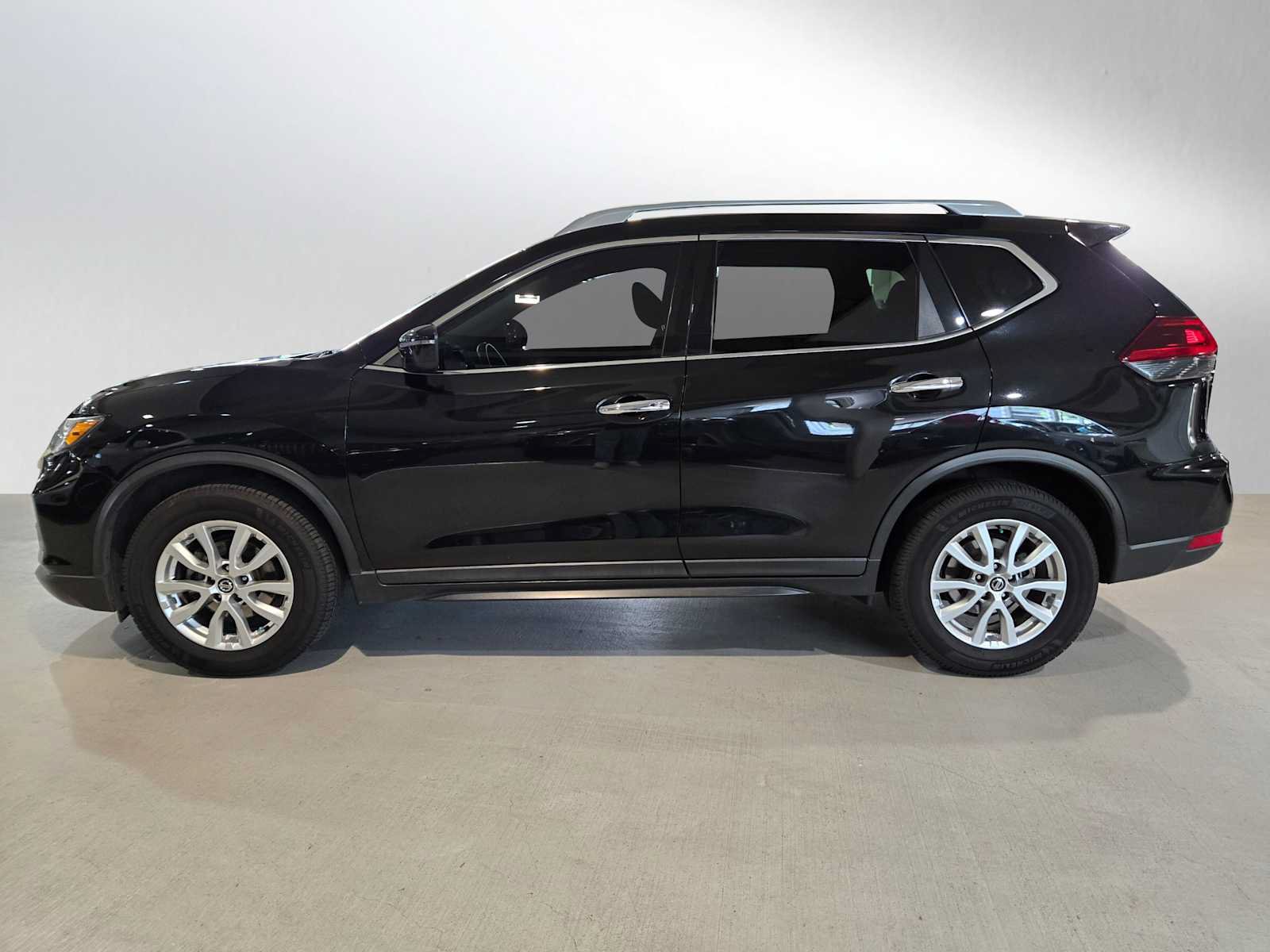 Used 2019 Nissan Rogue SV FWD image 6