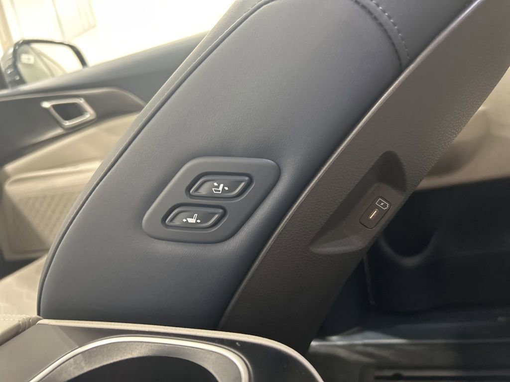 New 2026 Kia Carnival SX w/ SX Dark Edition Package image 30