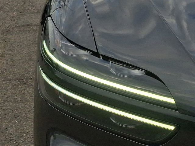 Used 2024 Genesis GV70 2.5T w/ Sport Prestige Package image 11