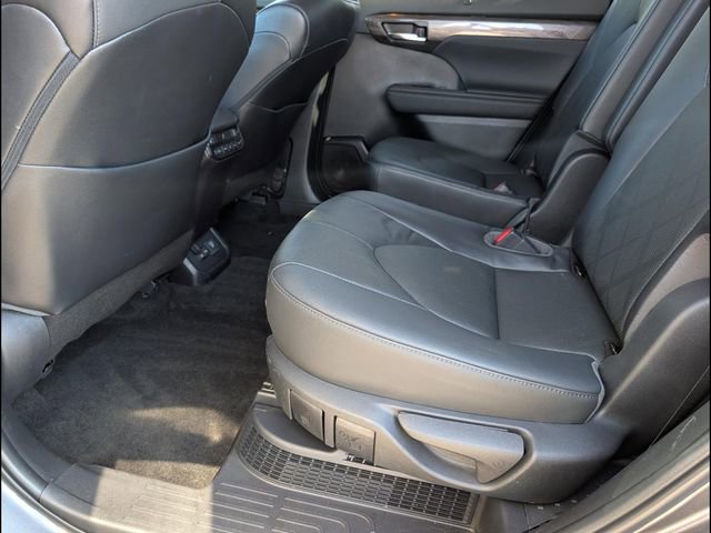 Used 2023 Toyota Highlander Platinum image 9