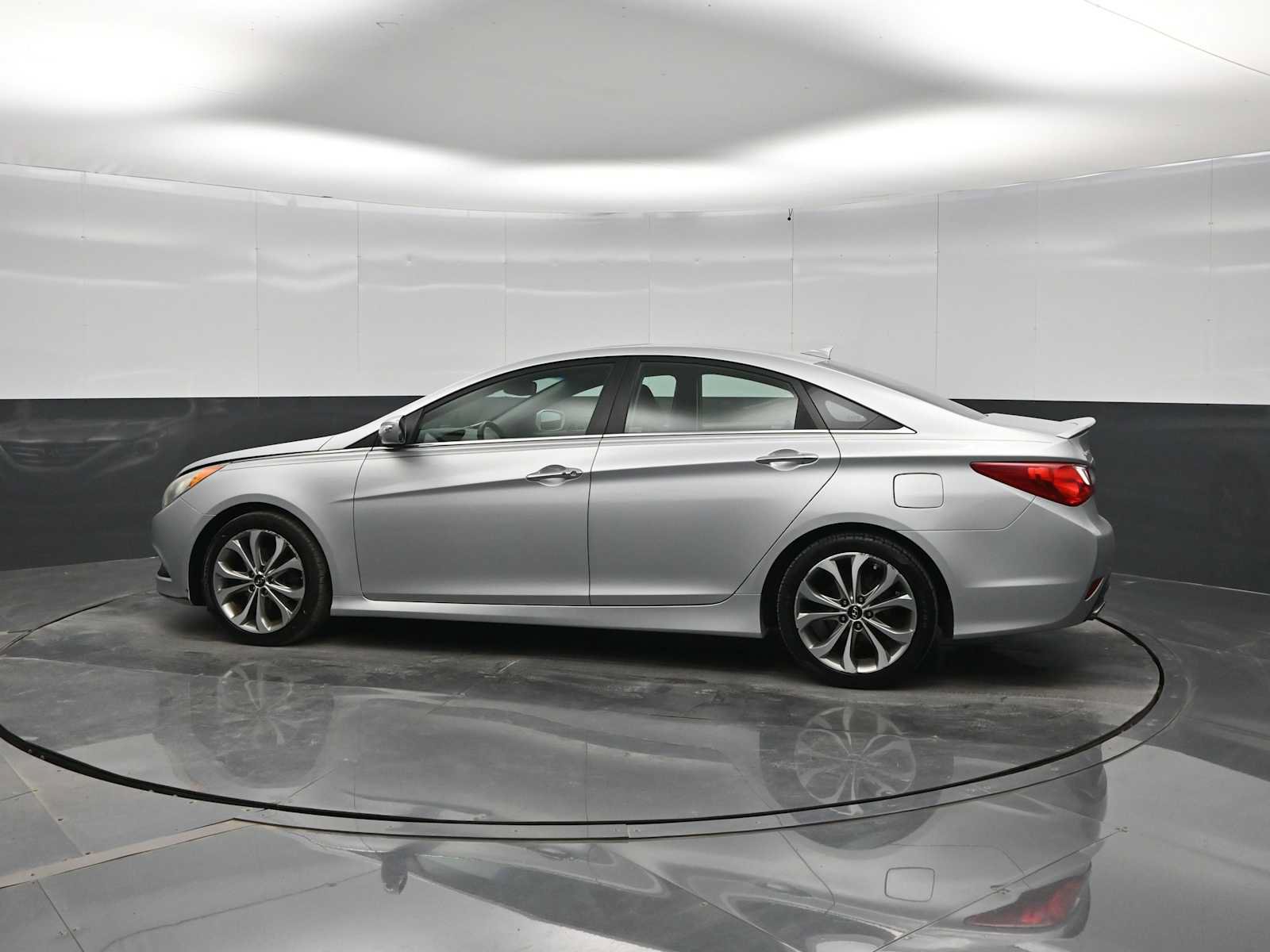 Used 2014 Hyundai Sonata SE w/ Premium Package 03 FWD image 5