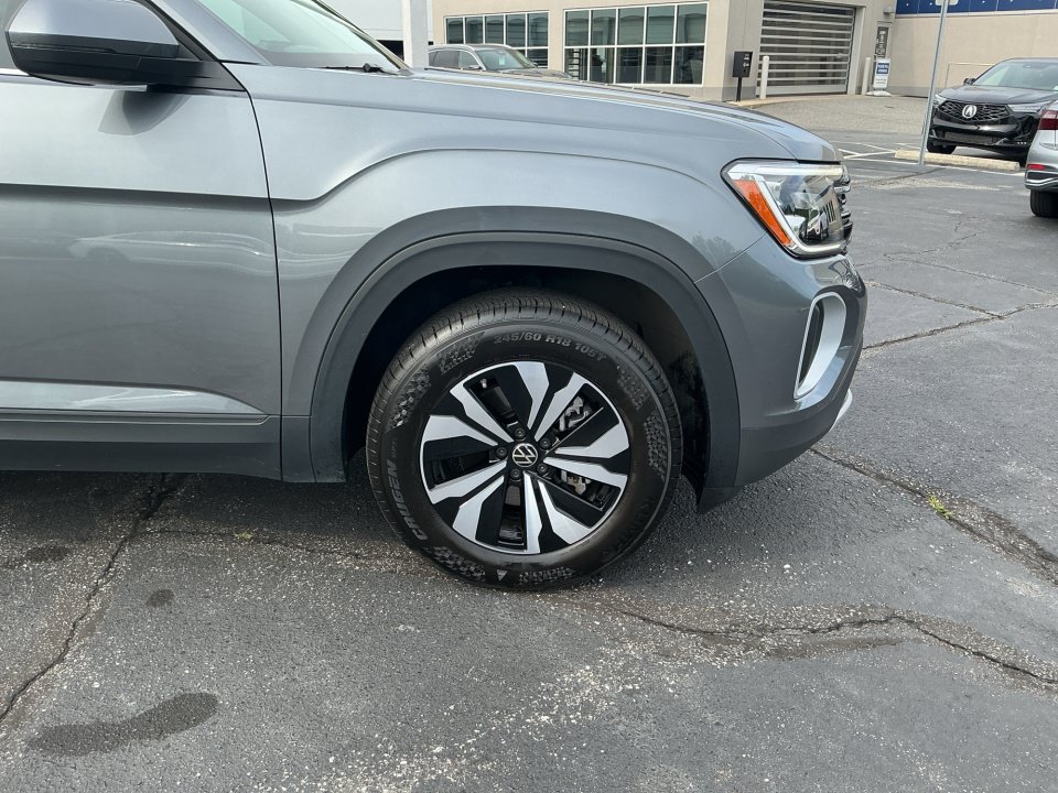Certified 2025 Volkswagen Atlas SE FWD image 29