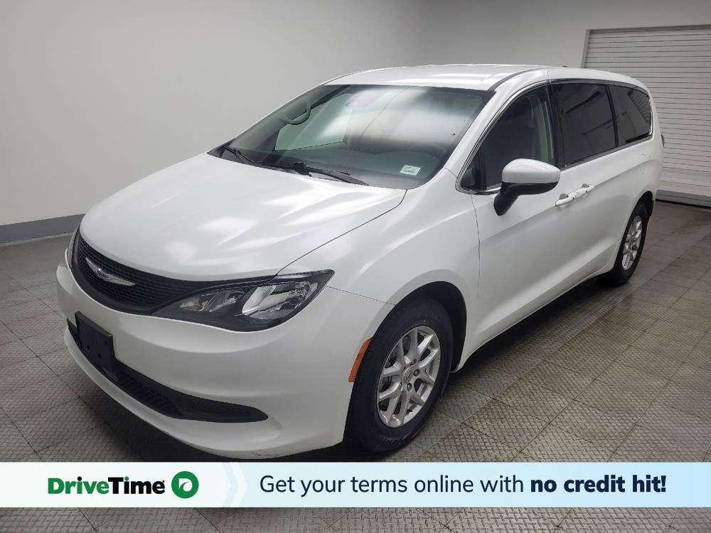 Used 2023 Chrysler Voyager LX image 1