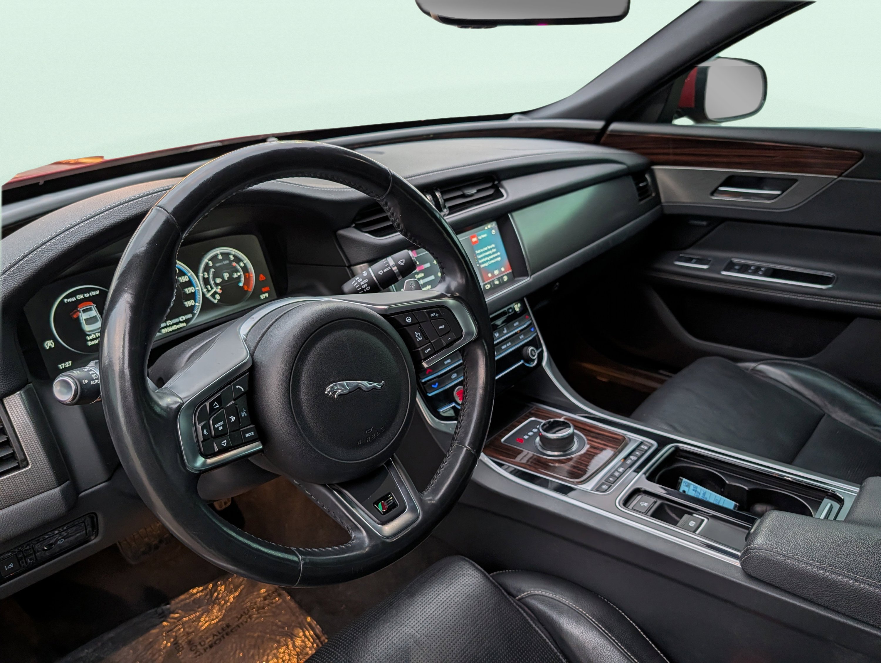 Used 2018 Jaguar XF S image 15