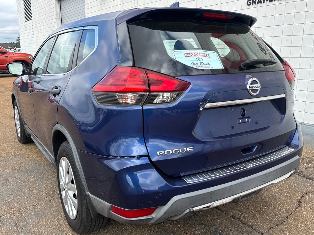 Used 2017 Nissan Rogue S image 3