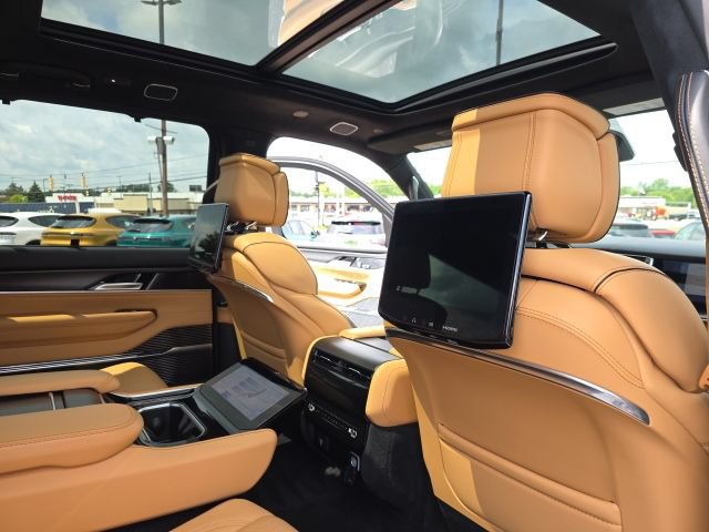 Used 2025 Jeep Grand Wagoneer Series III w/ Rear Seat Video Group 1 AWD/4WD image 46
