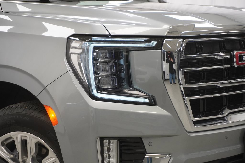 Used 2024 GMC Yukon SLT w/ SLT Premium Package AWD/4WD image 5