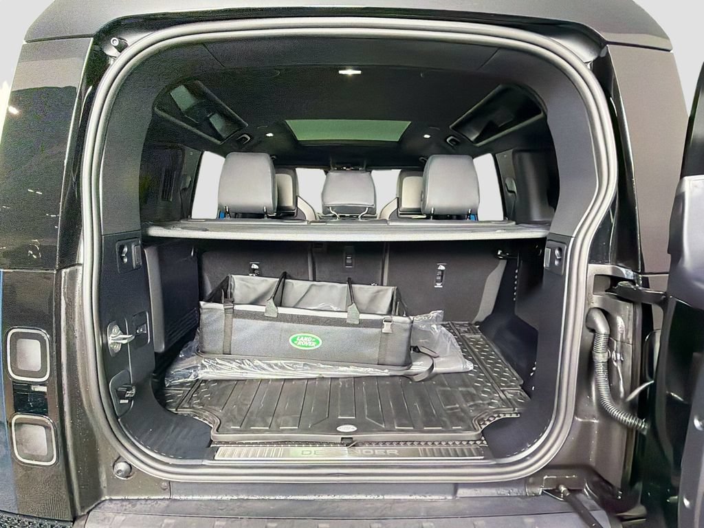New 2026 Land Rover Defender 110 OCTA AWD/4WD image 28