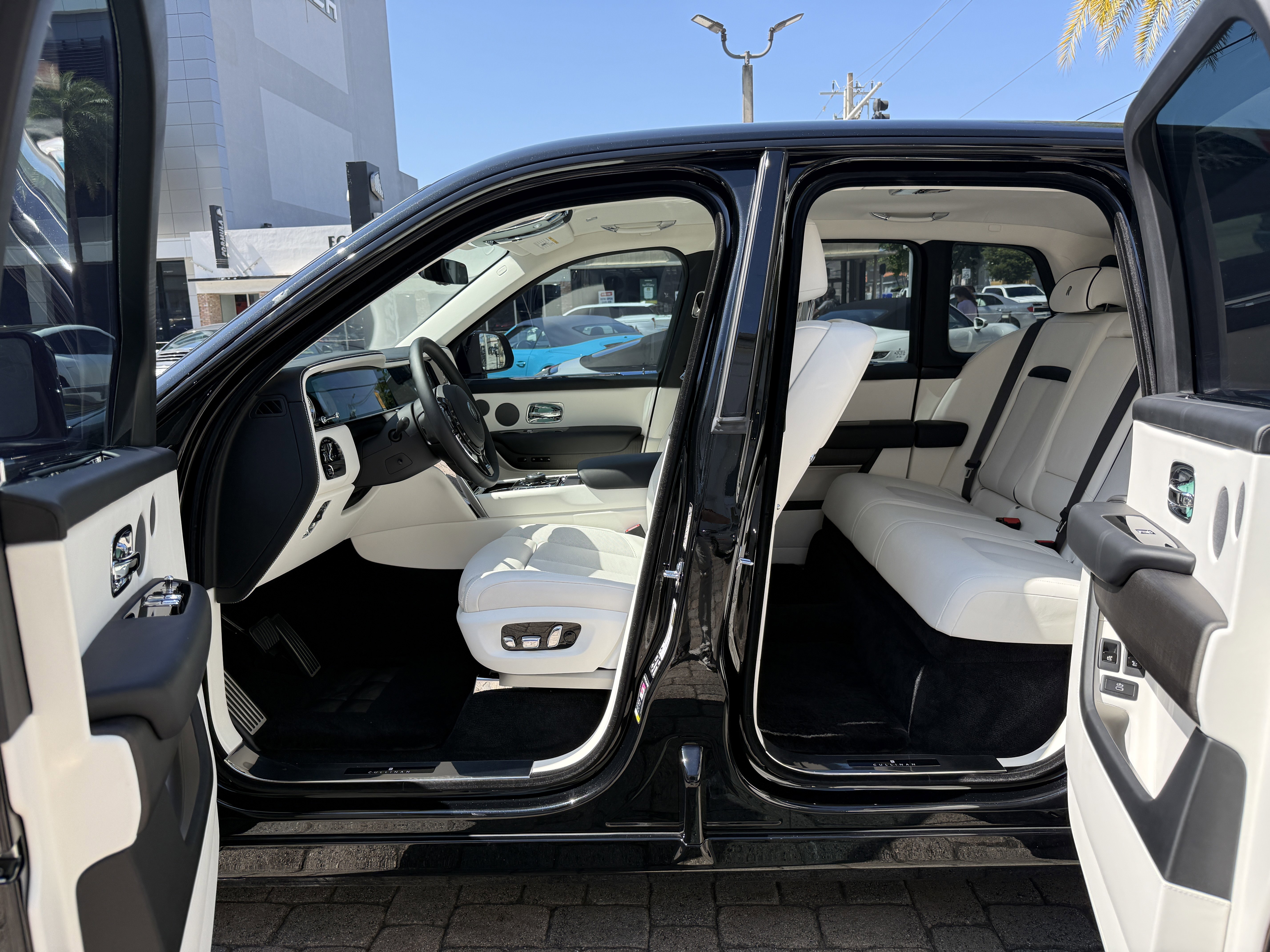 Used 2026 Rolls-Royce Cullinan AWD/4WD image 12