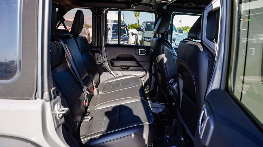 Used 2023 Jeep Wrangler Unlimited Sahara AWD/4WD image 20