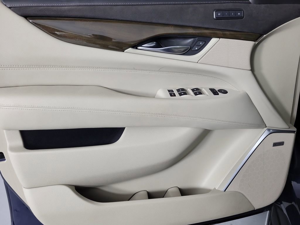 Used 2020 Cadillac Escalade Luxury w/ LPO, Radiant Package image 19