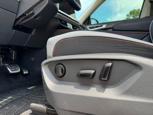 Used 2025 Volkswagen Atlas Peak Edition SE AWD/4WD image 19