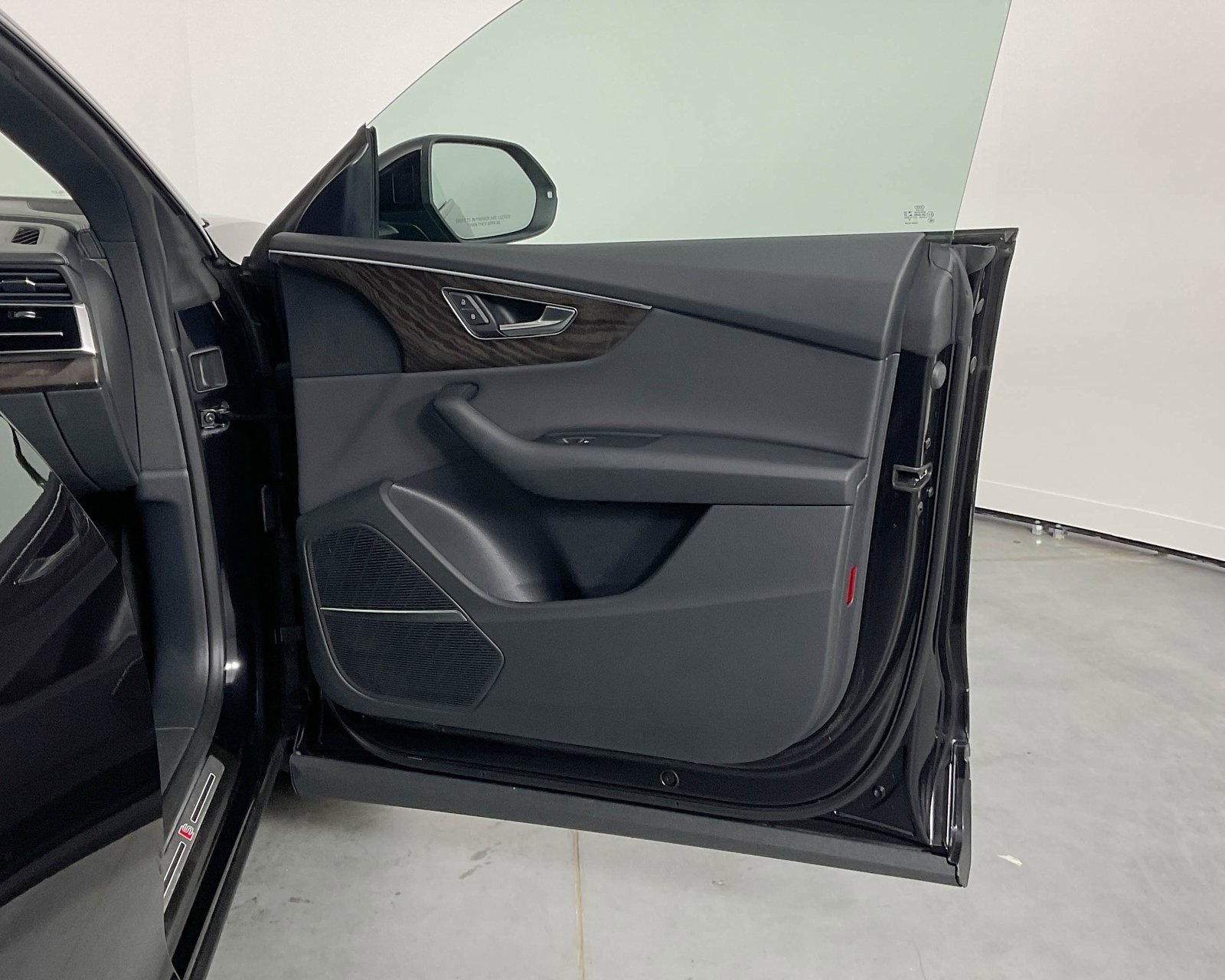 Used 2019 Audi Q8 Prestige image 16