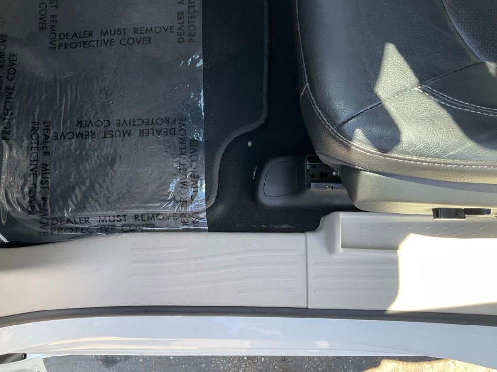 Used 2022 Chrysler Pacifica Touring-L w/ Uconnect Theater Family Group image 16