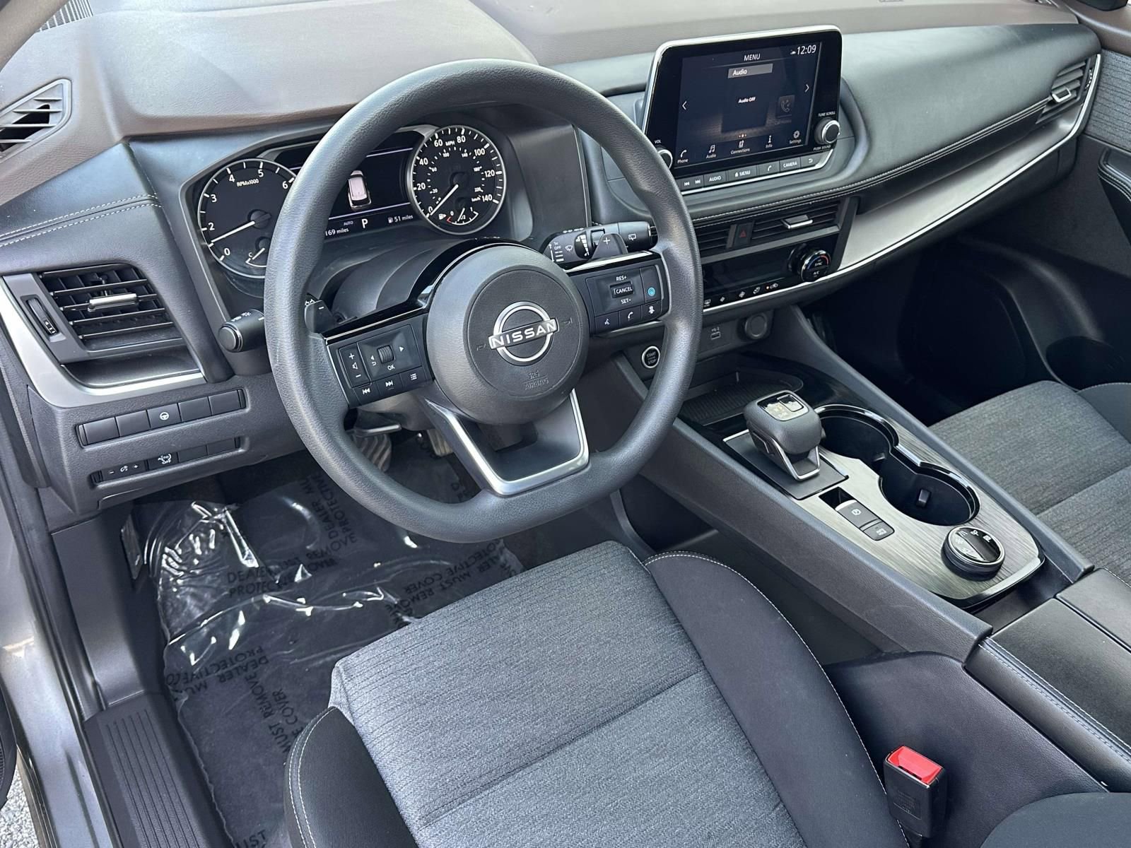 Used 2023 Nissan Rogue SV image 9