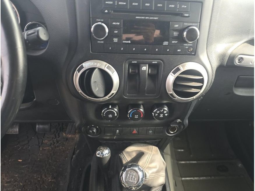 Used 2017 Jeep Wrangler Rubicon w/ Power Convenience Group AWD/4WD image 10