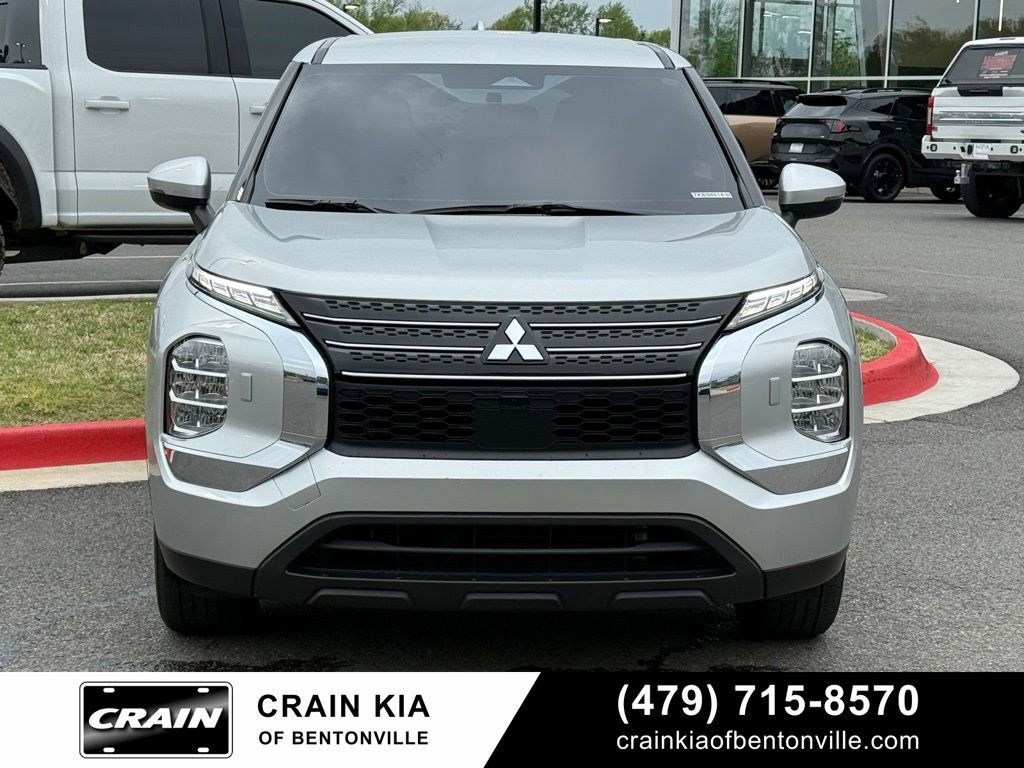 Used 2024 Mitsubishi Outlander ES AWD/4WD image 2