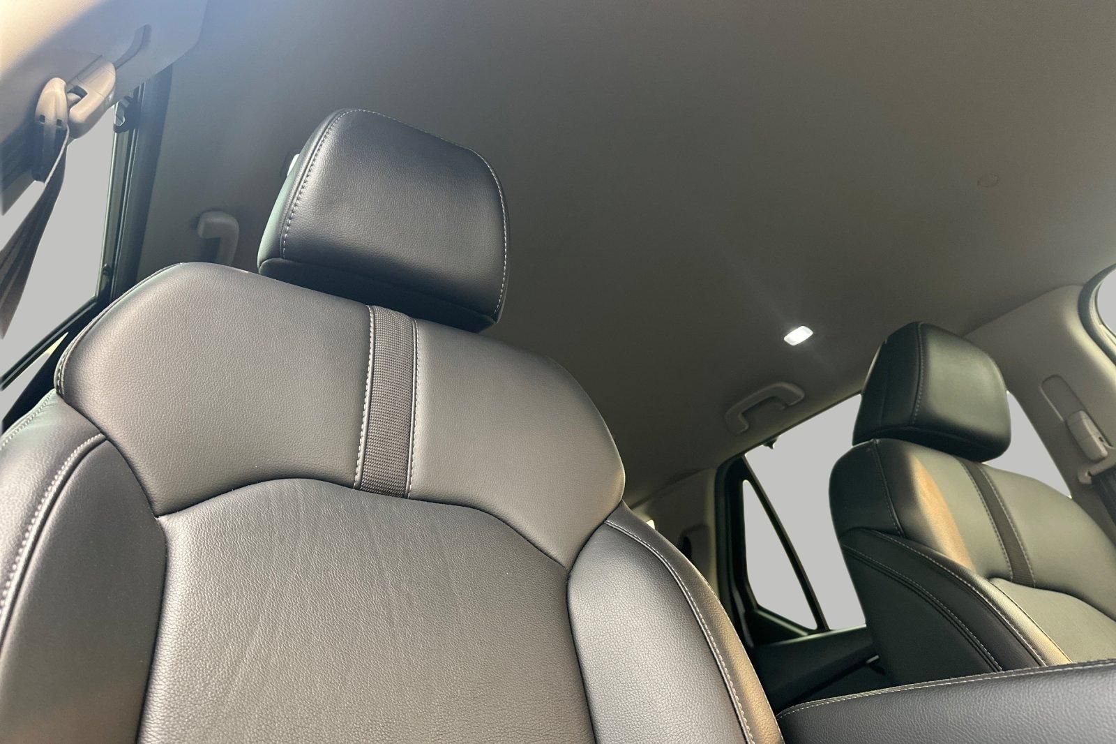 Used 2025 Honda Pilot EX-L image 16