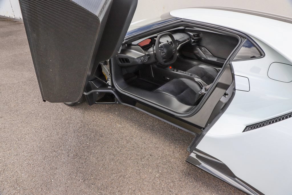 Used 2017 Ford GT RWD image 91