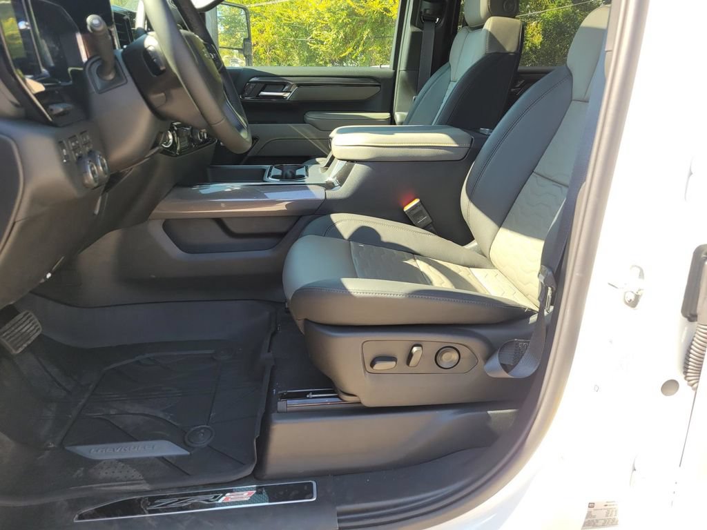 New 2026 Chevrolet Silverado 2500 ZR2 w/ LPO, Dark Essentials Package AWD/4WD image 10