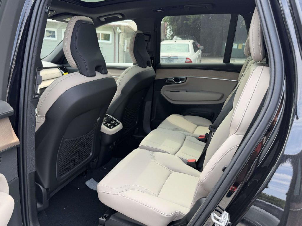 New 2026 Volvo XC90 B6 Plus w/ Protection Package Premier AWD/4WD image 14