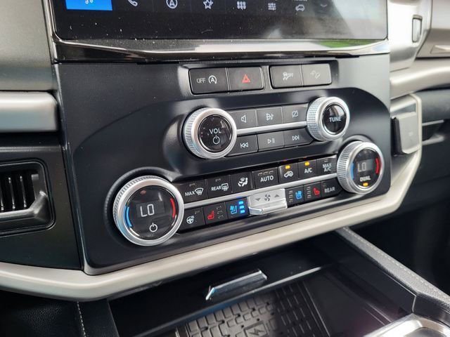 Used 2024 Ford Expedition Max XLT image 18
