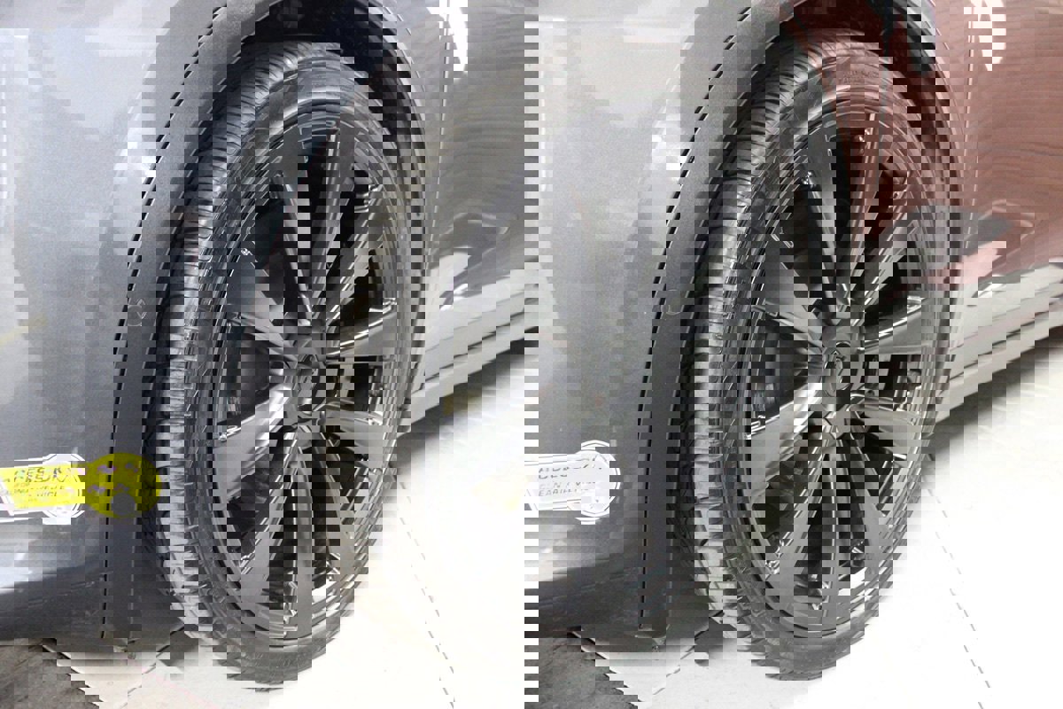 Used 2022 Tesla Model X Plaid image 3