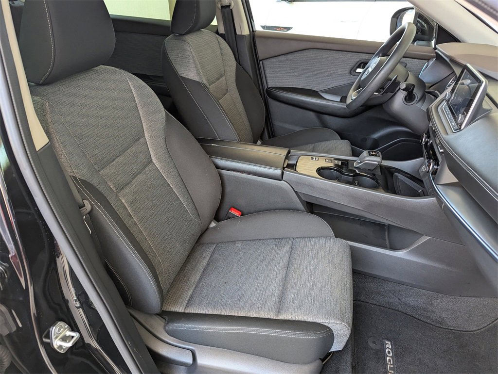 Used 2023 Nissan Rogue SV image 36