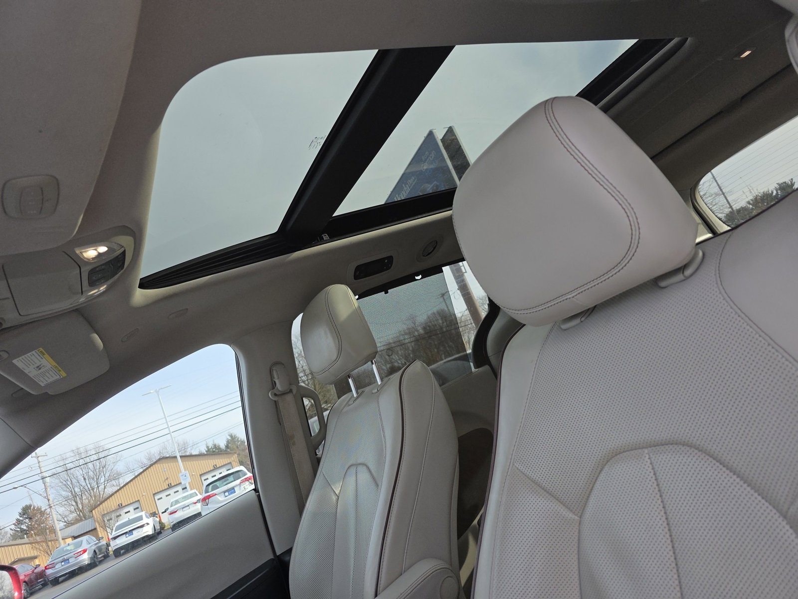 Used 2020 Chrysler Pacifica Limited image 5