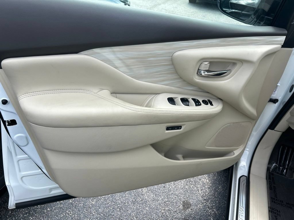 Used 2016 Nissan Murano Platinum w/ Platinum Technology Package FWD image 18