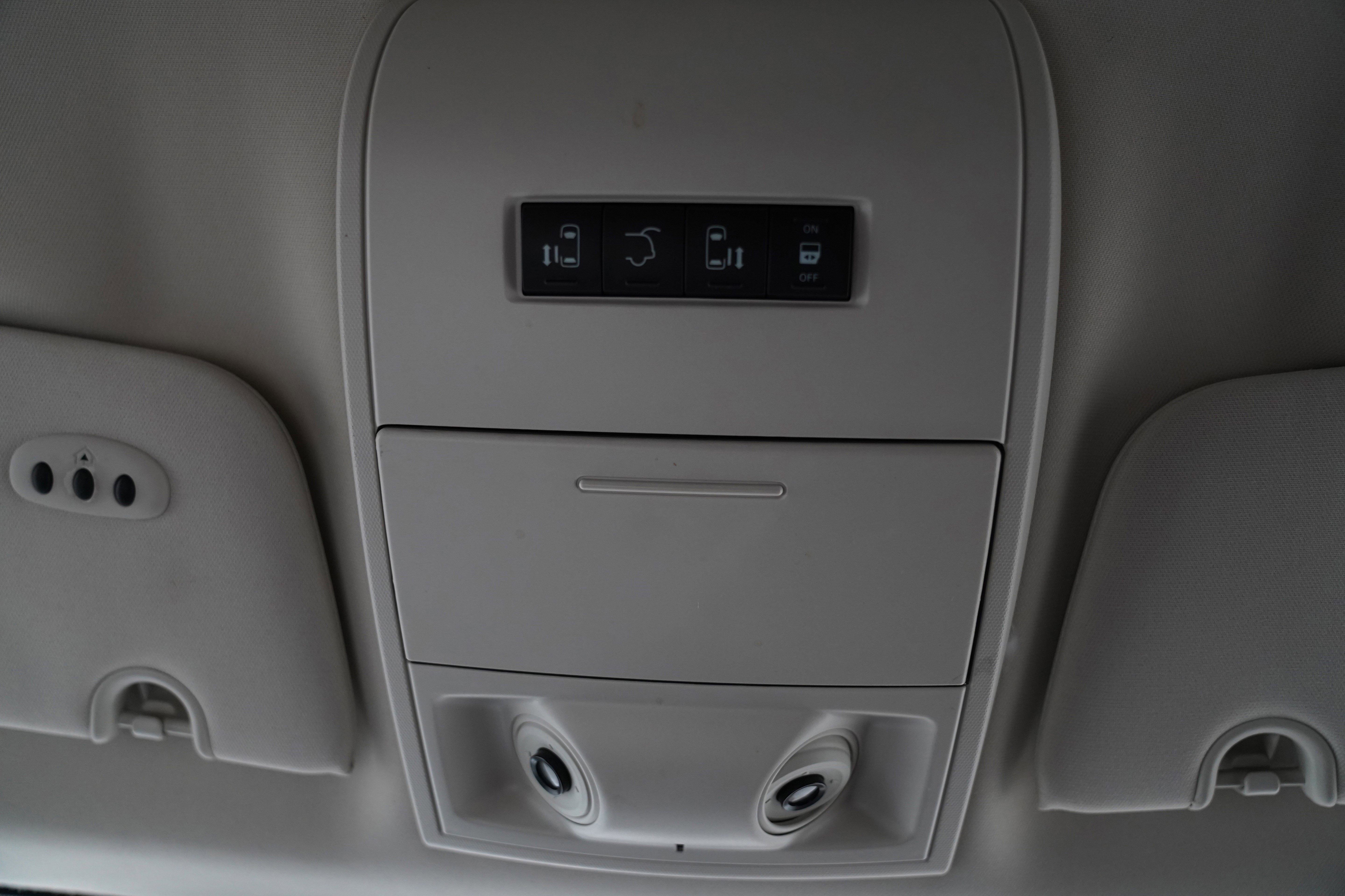 Used 2010 Dodge Grand Caravan SXT FWD image 23