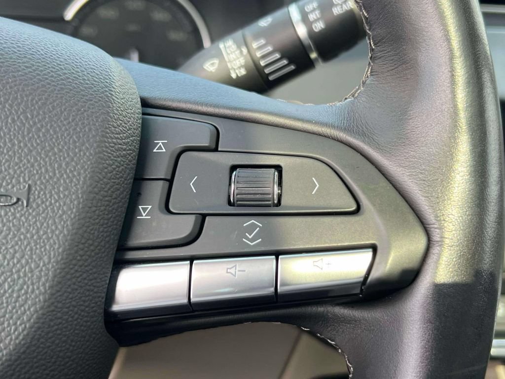 Used 2023 Cadillac XT4 Luxury w/ Cold Weather Package AWD/4WD image 22