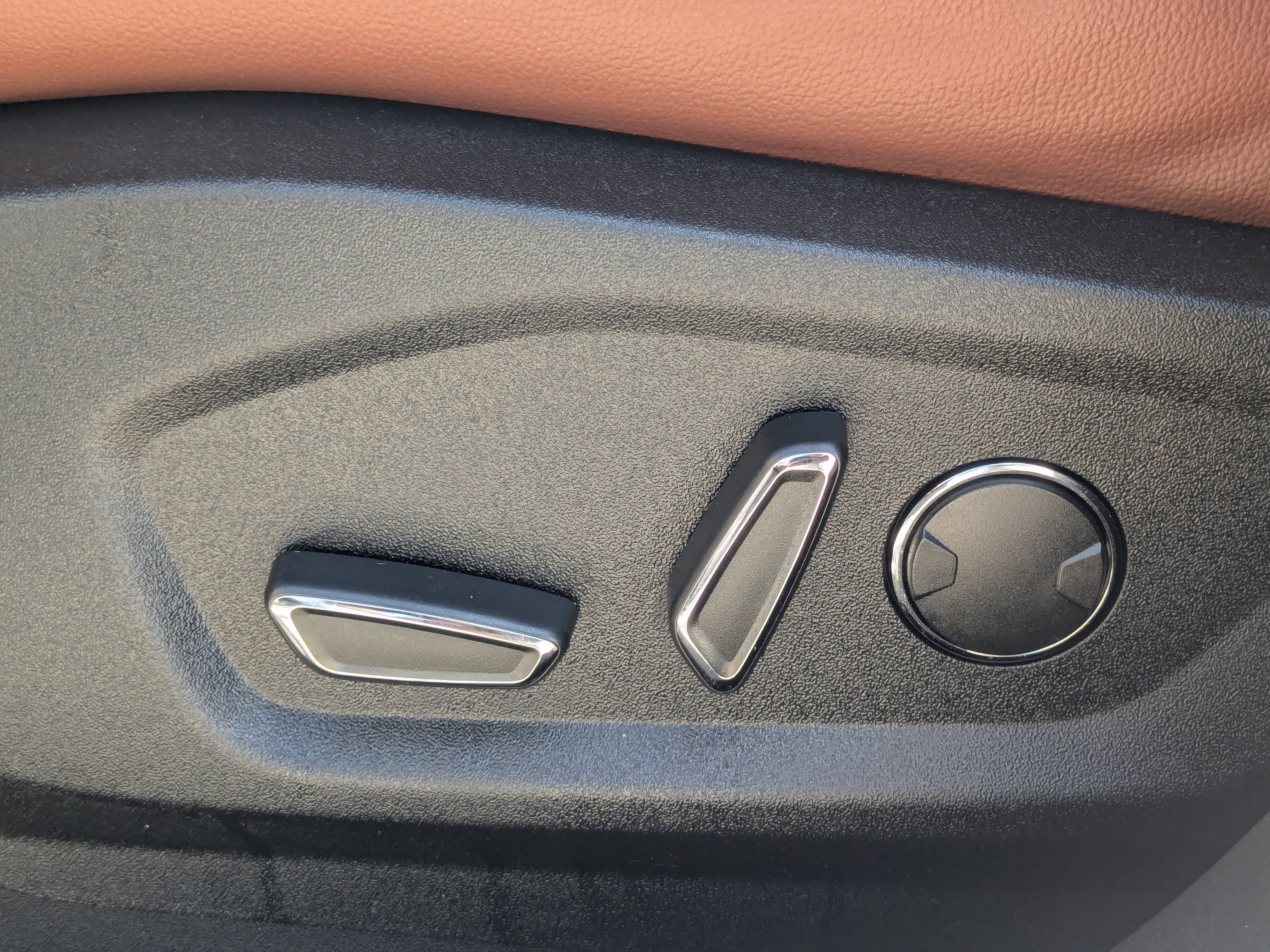 Used 2019 Ford Edge Titanium w/ Equipment Group 301A image 24