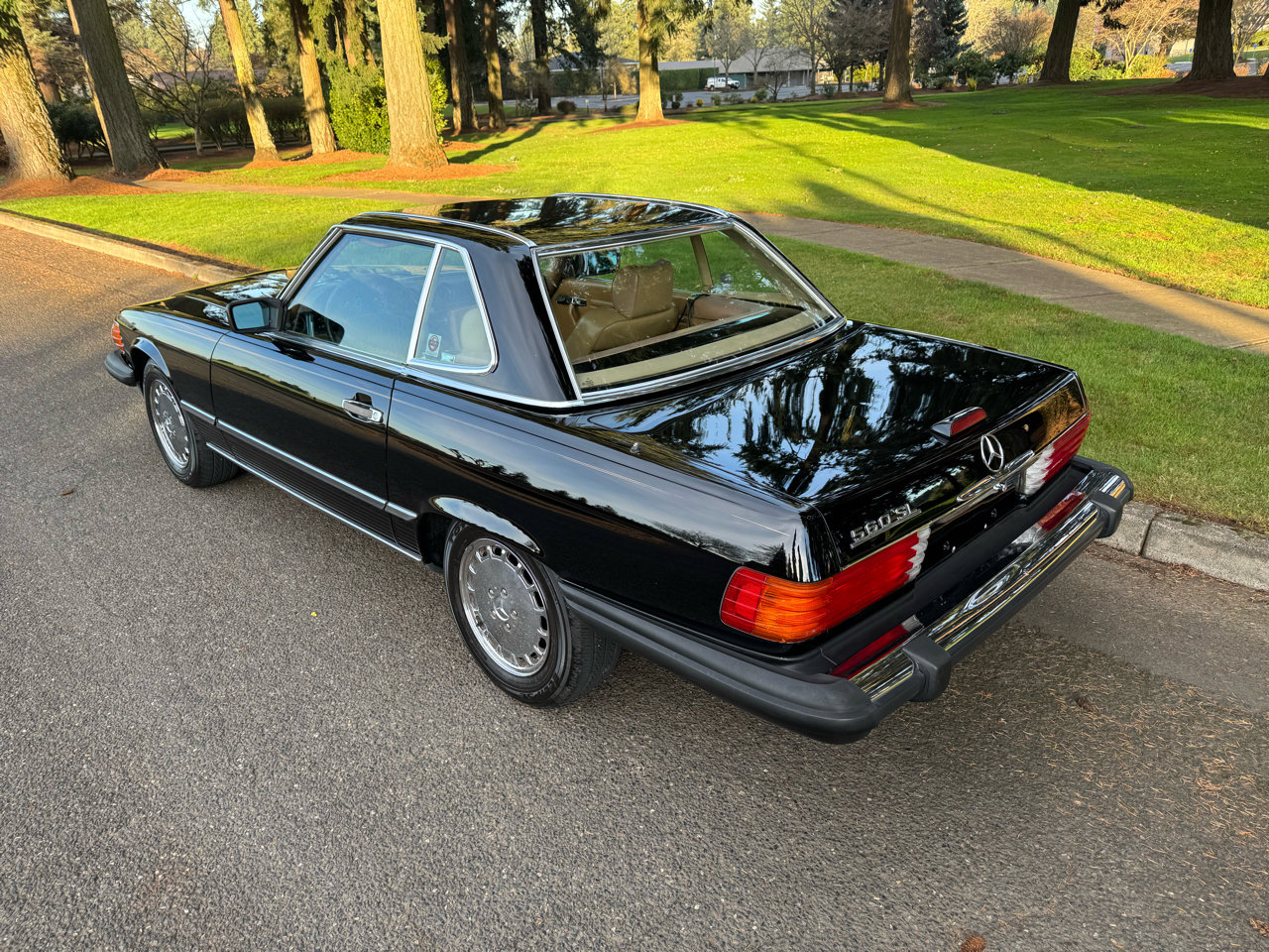 Used 1988 Mercedes-Benz 560 SL image 3