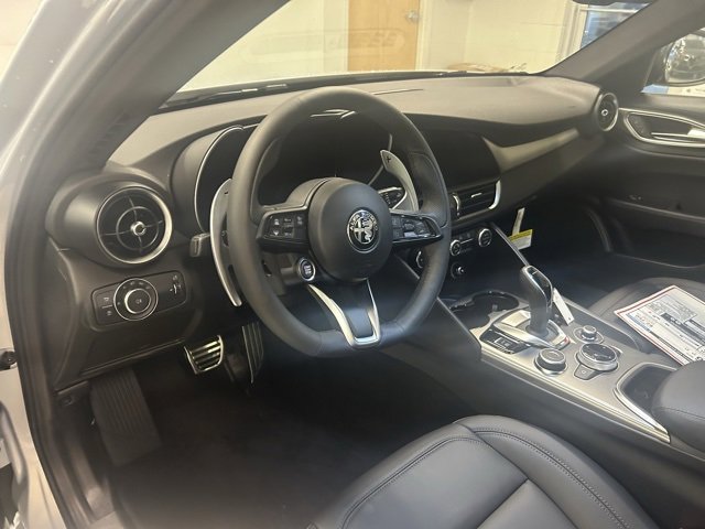 New 2025 Alfa Romeo Giulia AWD w/ Driving Assist Package image 10